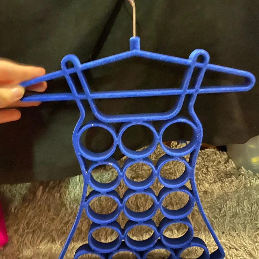 Blue scarf holder